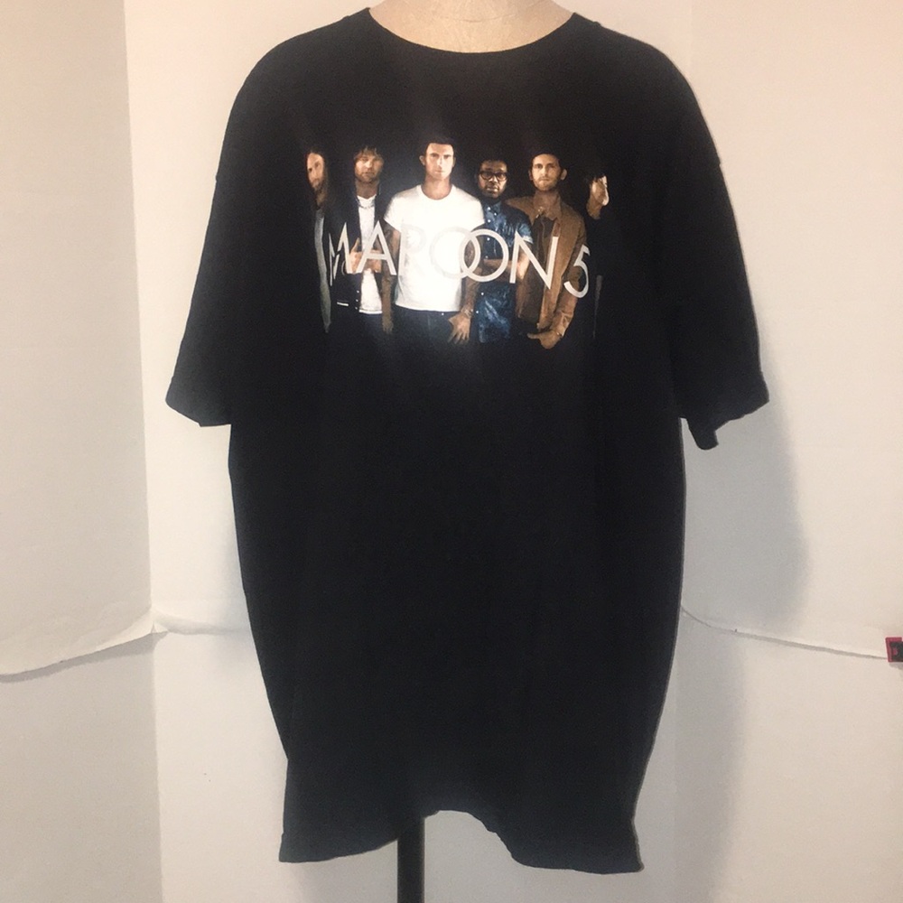 MAROON 5 GRAPHIC 2016 CONCERT TOUR SHORT SLEEVE TEE WITH CITIES LISTED ON BACK